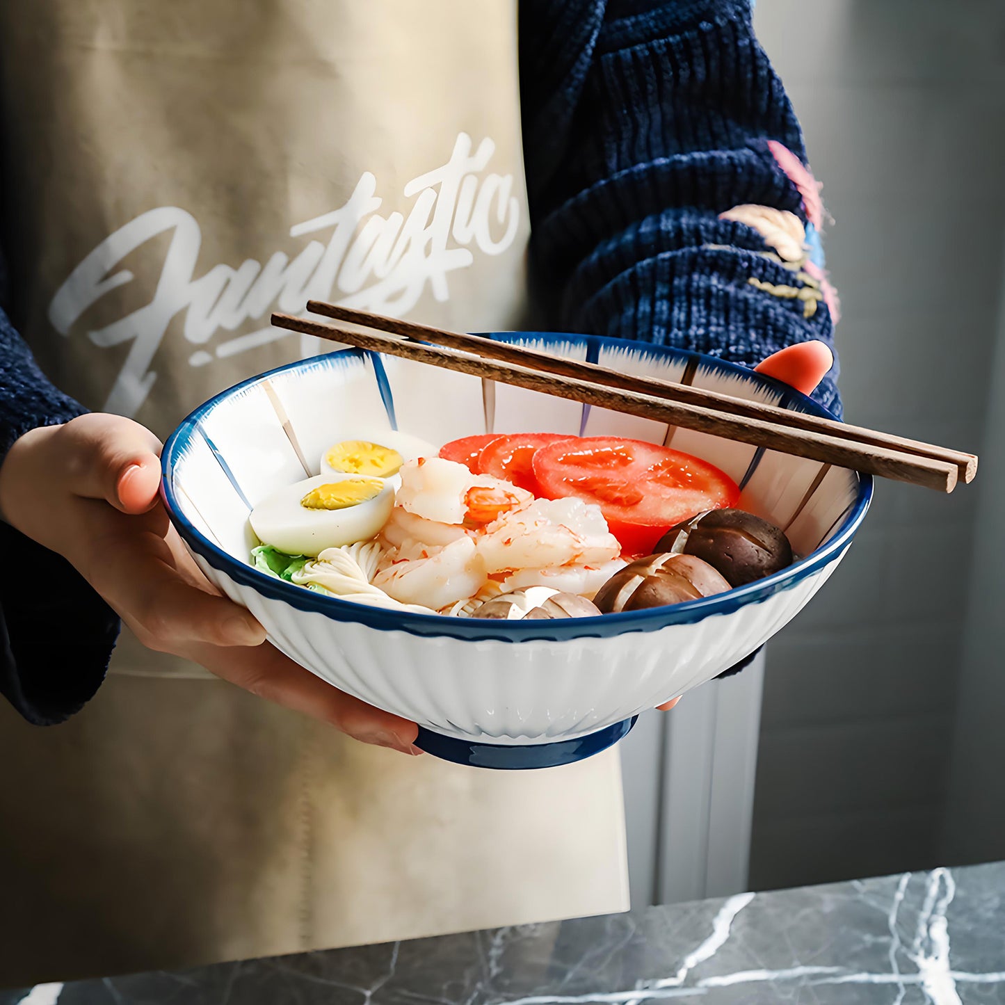 KeQiu Ceramic 8 Inch Ramen Bowls Set of 4 with Spoon, 38 Oz Soup Bowls for Udon, Soba, Noodles and Soup, Ideal for Japanese Cuisine Home Kitchen Dining, Blue and White