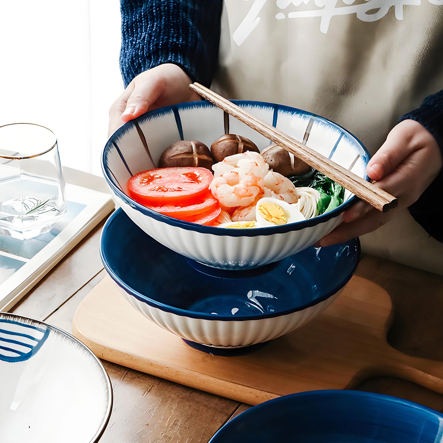 KeQiu Ceramic 8 Inch Ramen Bowls Set of 4 with Spoon, 38 Oz Soup Bowls for Udon, Soba, Noodles and Soup, Ideal for Japanese Cuisine Home Kitchen Dining, Blue and White