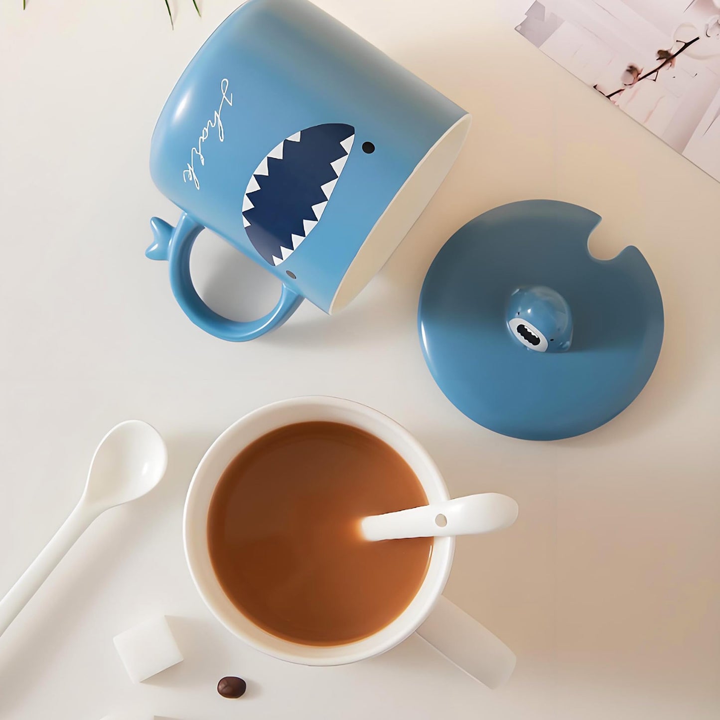 KeQiu Shark Pattern 12 Oz Ceramic Coffee Mug Set of 4 with Lid and Spoon, Perfect for Coffee,Tea and Milk, Microwave and Dishwasher Safe, Cute Kitchenware Gift for Coffee Lovers